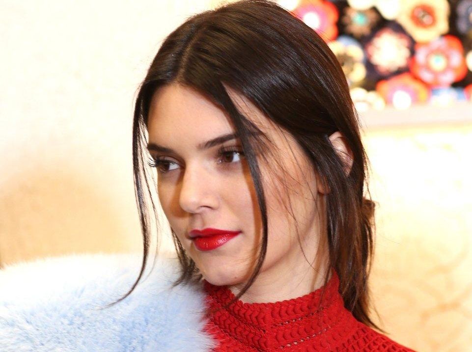 Kendall Jenner denies punching paparazzo in Paris - Newsday